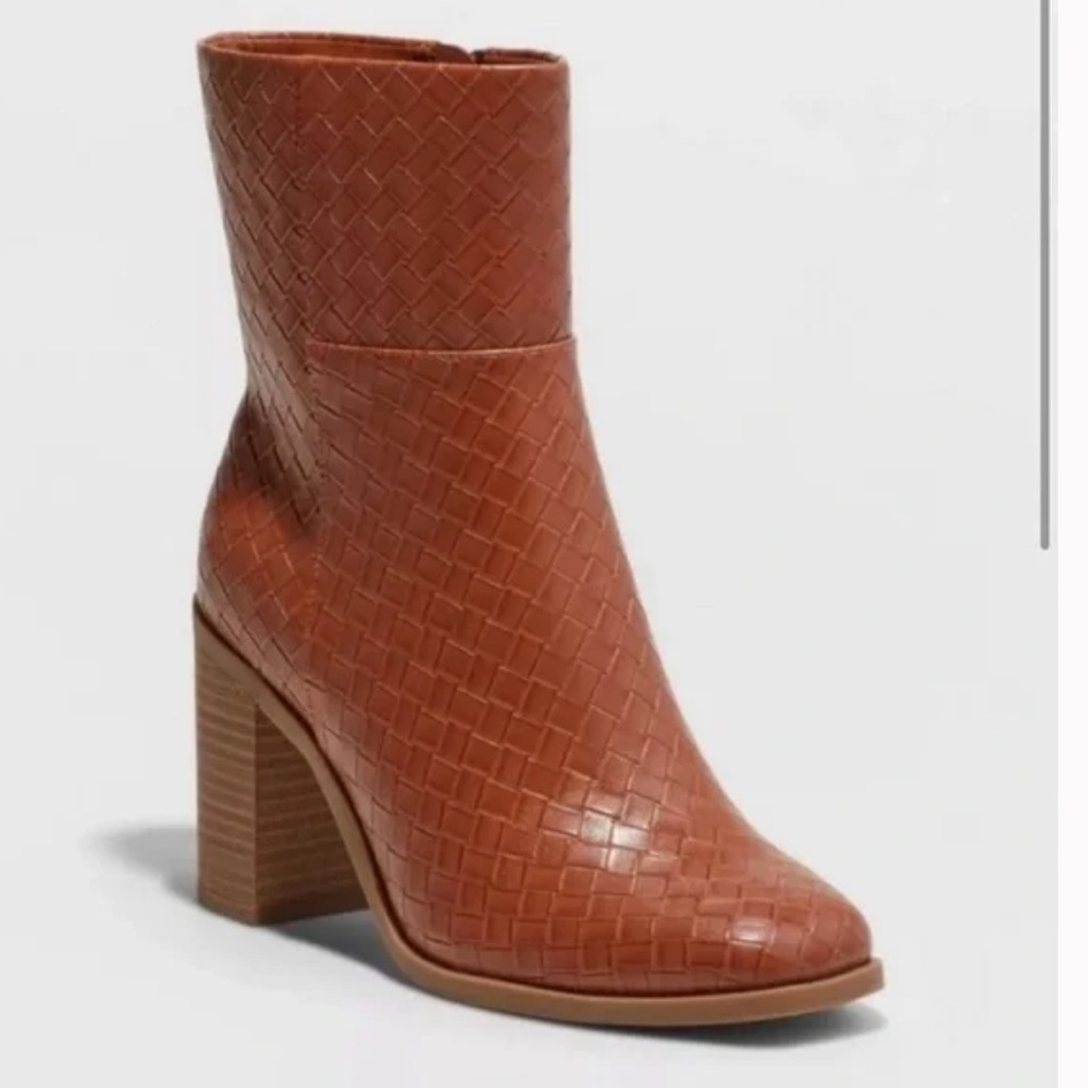 Universal Thread Heeled Boot